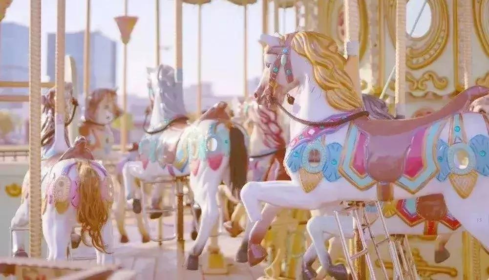 那些年的旋转木马，至今仍在记忆里飞驰