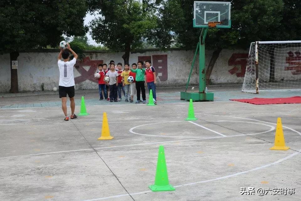 霍山县学校足球联赛,小学生获得市级联赛足球冠军喜报