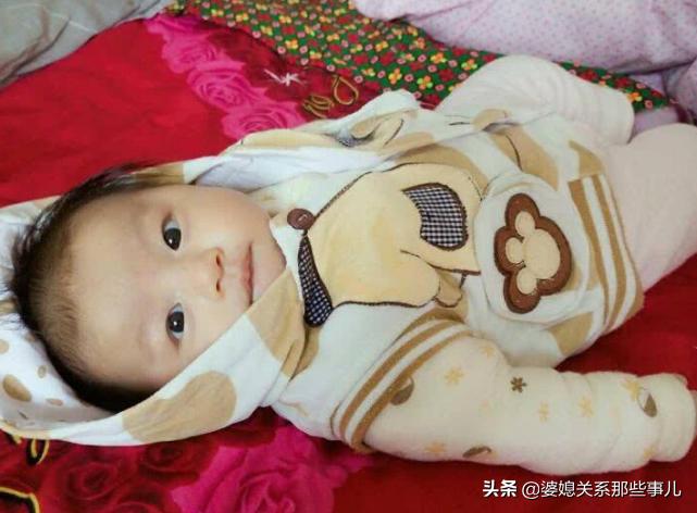 新生儿总是睡不安稳哭闹,新生儿总是睡不着咋办