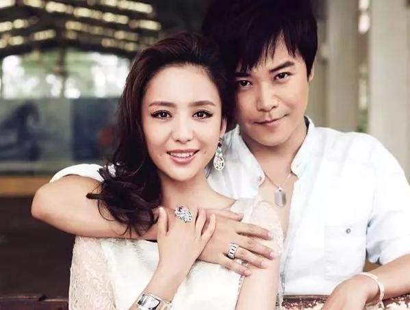 何猷君送的10克拉钻戒多少钱,何猷君求婚钻戒多少钱