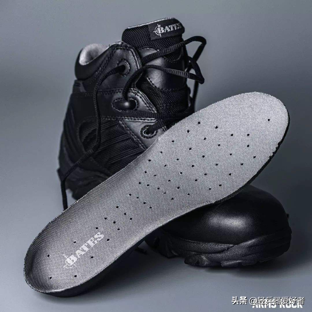 军靴防水测试,军靴透气性