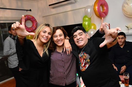 马拉多纳三段婚姻,马拉多纳感情经历