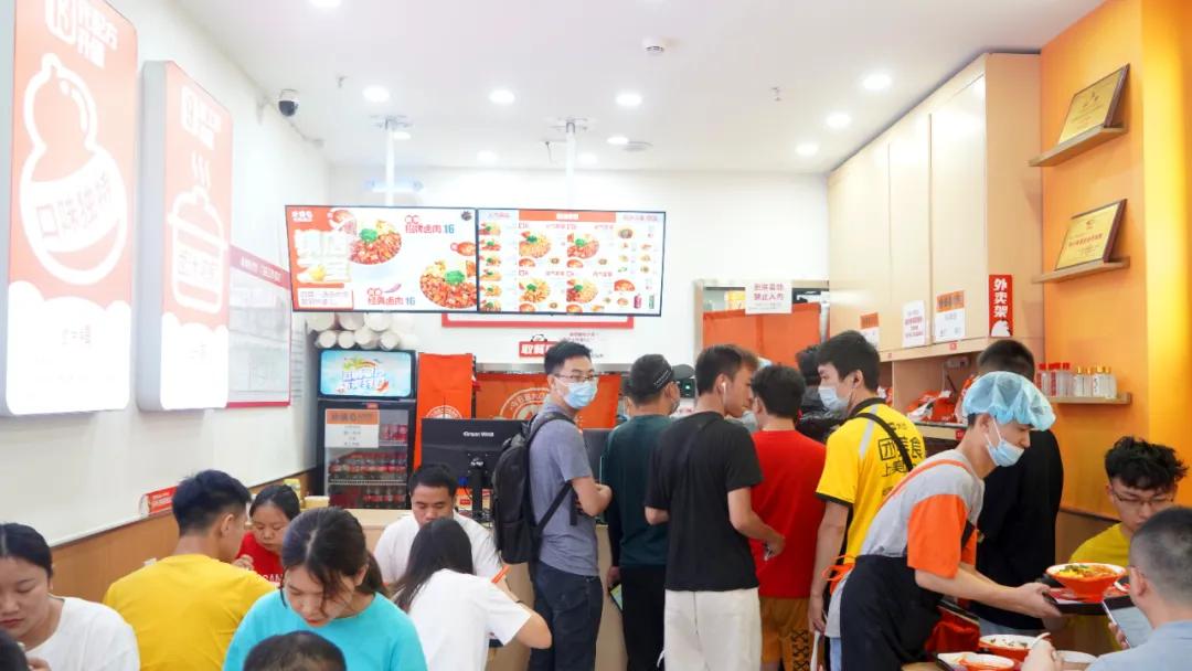 40平小店创业致富,月入40万的小店