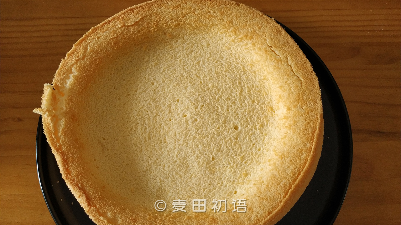 戚风蛋糕要怎么做才不会塌陷,做的戚风蛋糕底部总是凹进去
