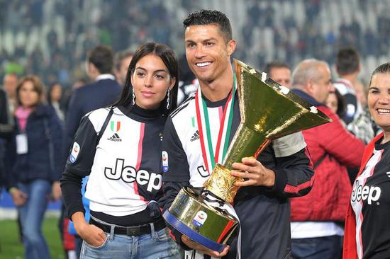 c罗迎39周岁生日快乐,37岁的c罗也抵不过岁月的流逝