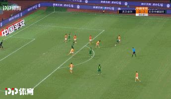 埃弗拉梅开二度含泪伤退武汉卓尔,gif埃弗拉补射破门卓尔领先永昌