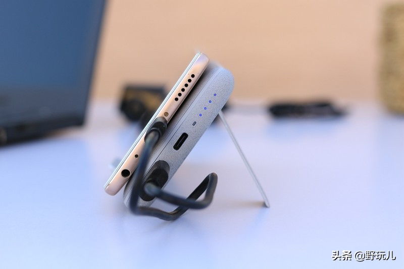 安卓手机背夹式充电宝测评,南卡无线充电宝pow-1和pow-2