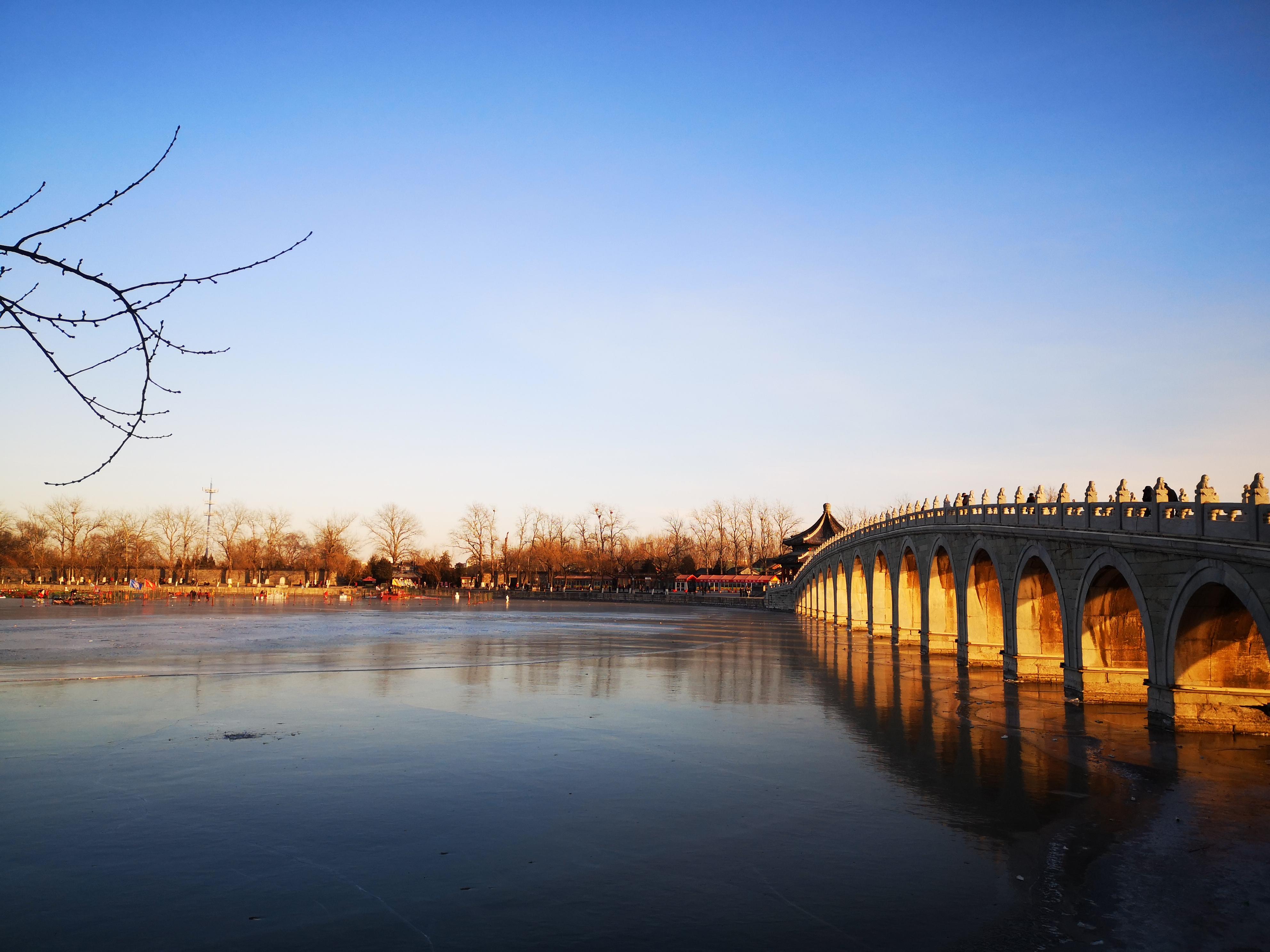 逛颐和园观十七孔桥金光穿洞,离颐和园金光穿洞奇景最近的入口