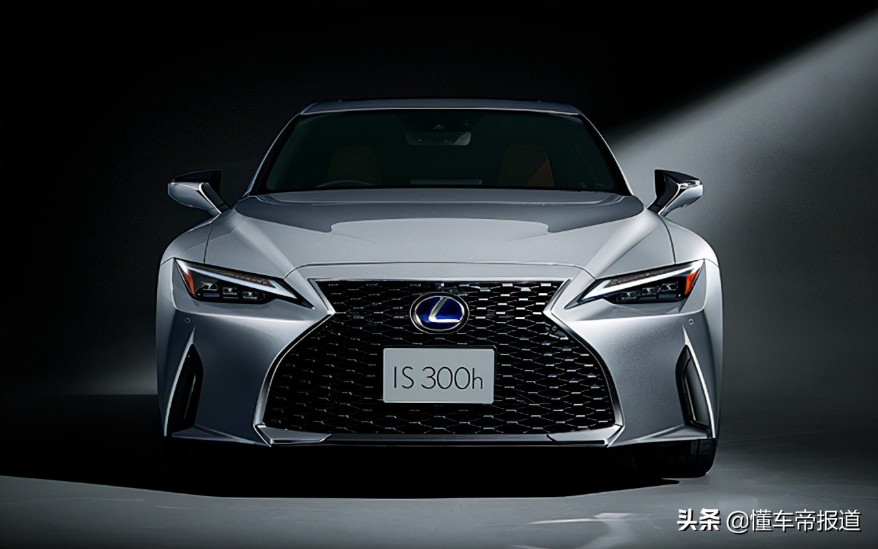 新款雷克萨斯is对比宝马三系,全新外观更好看的车