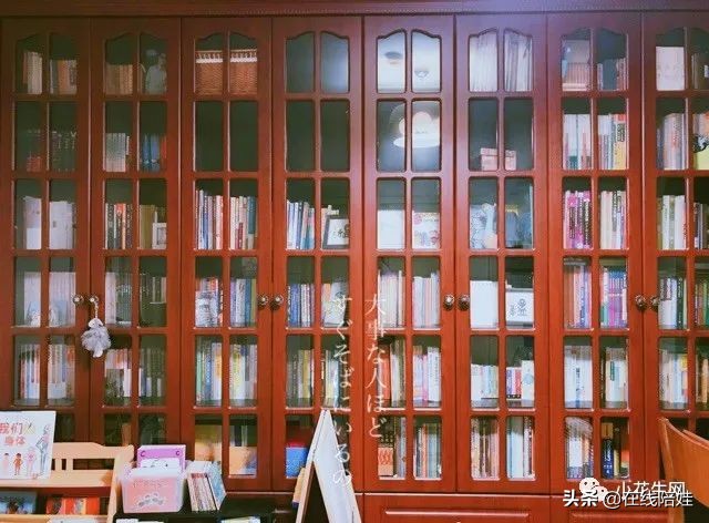 书柜开放式好看还是有门好看,书柜选开放式