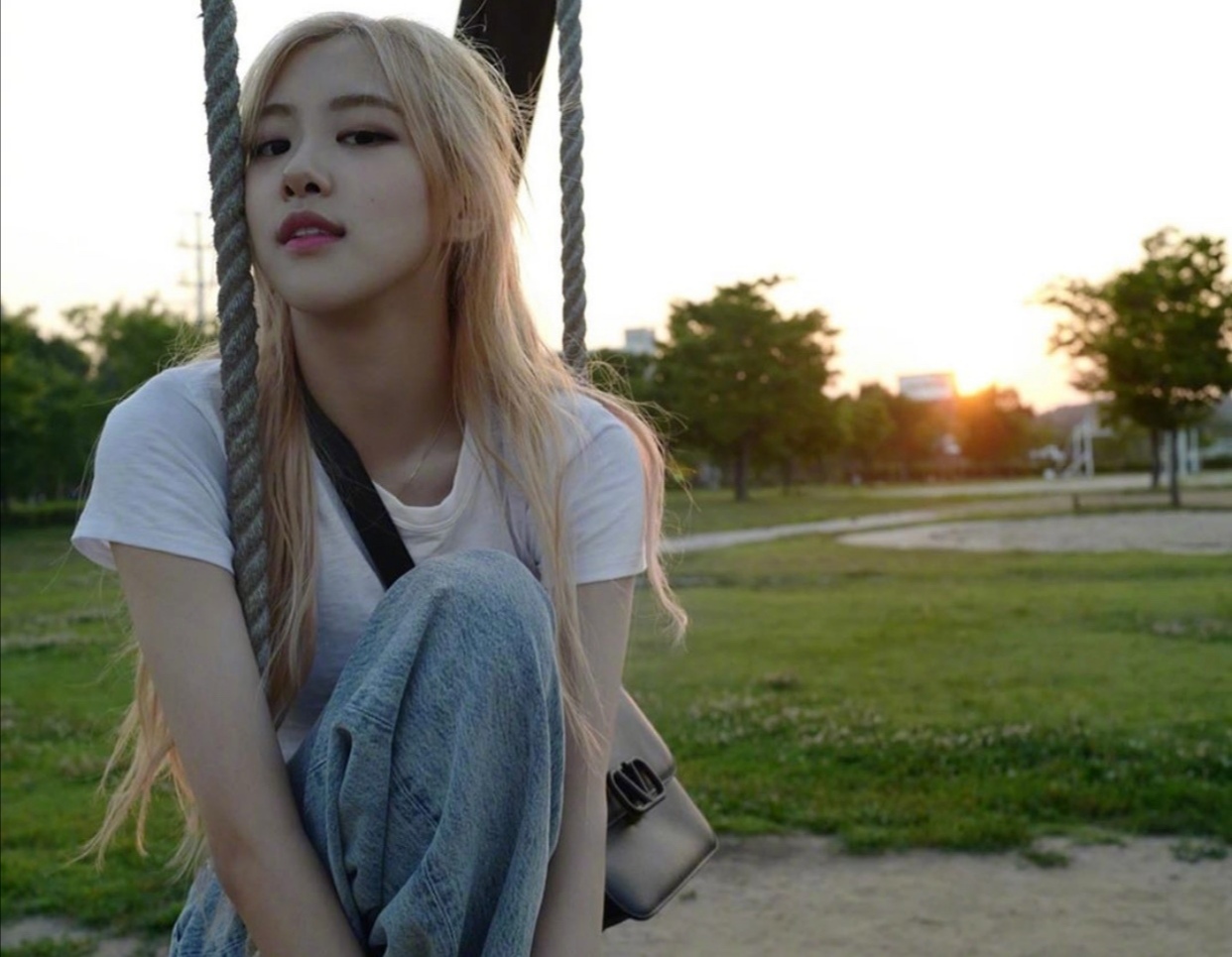 自己染发和理发店染发哪种损害小,在理发店染发和自己买染发剂