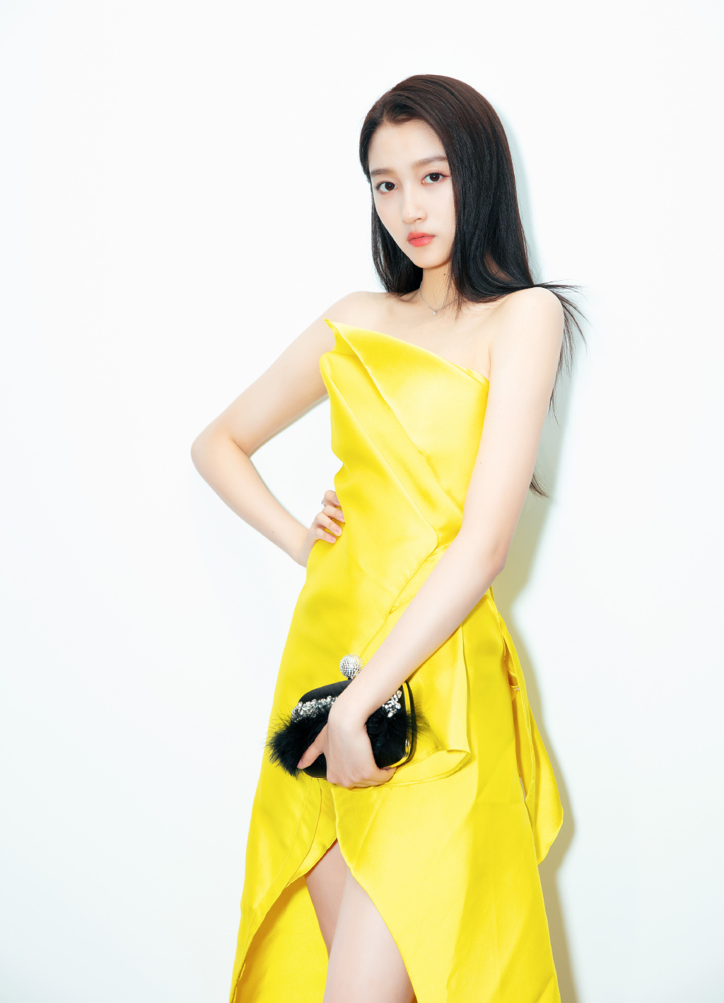 关晓彤为遮腿穿了鹿晗衣服,关晓彤的魅力如何俘获鹿晗