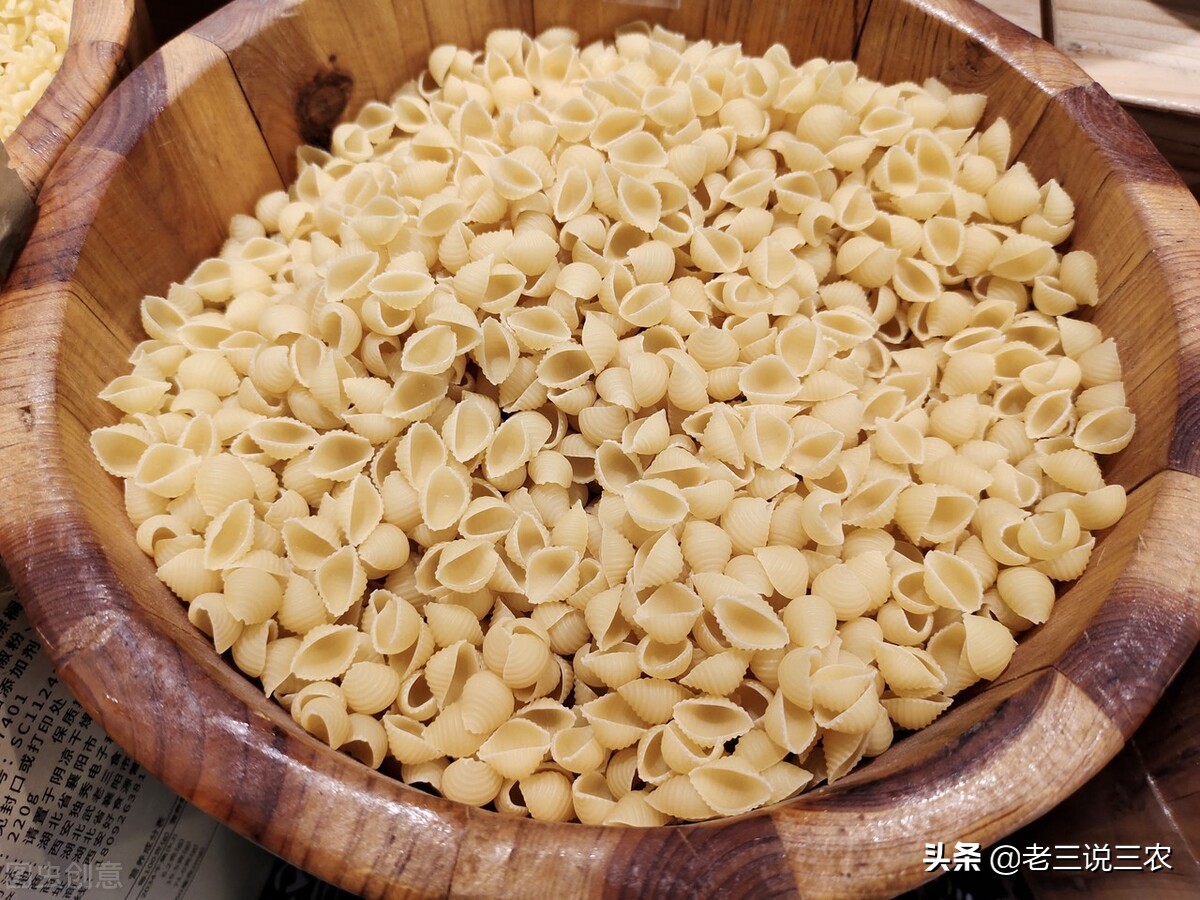 养100只母兔一年的利润,养兔200种兔一年能赚多少钱