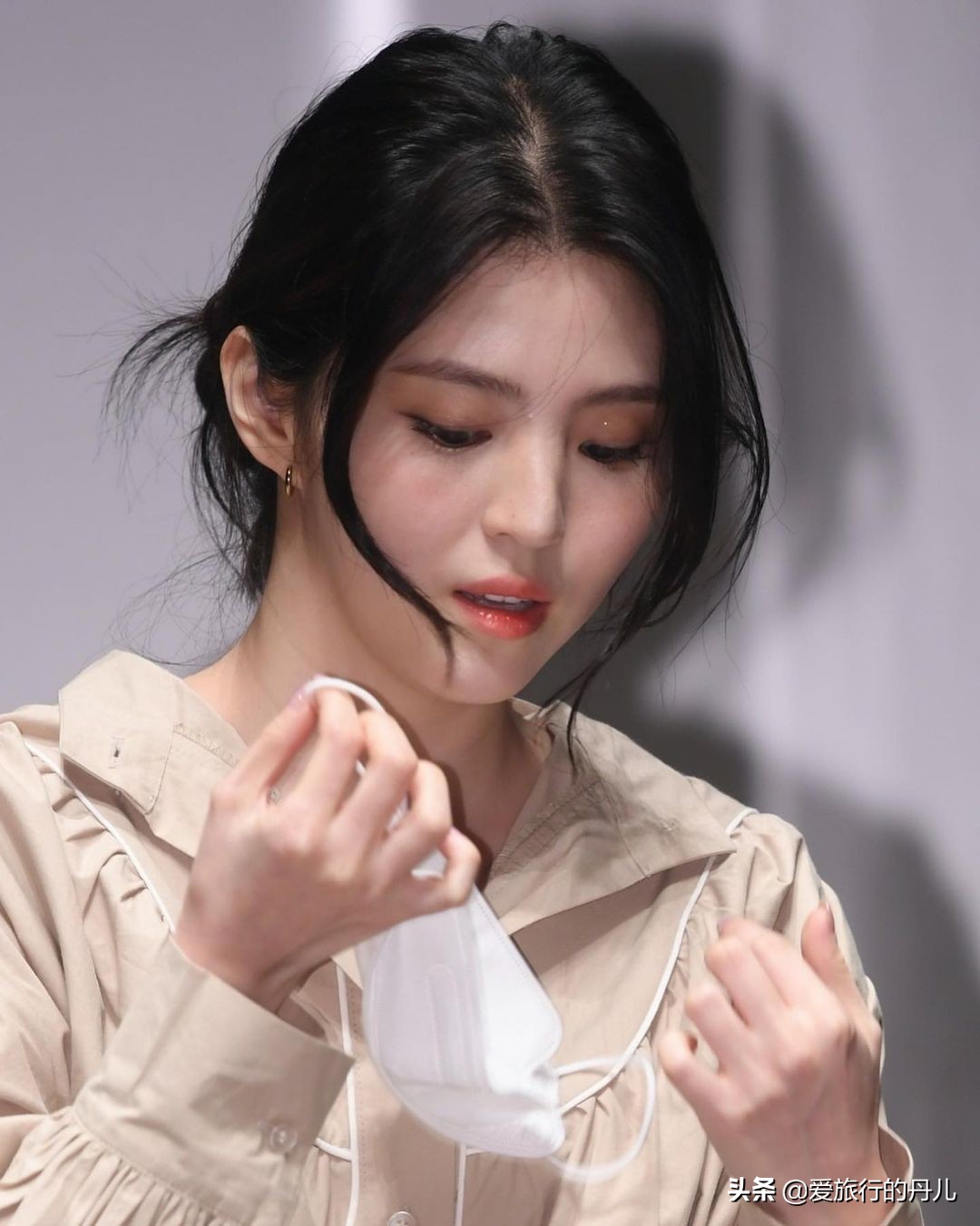 深咖t恤连衣裙韩素希,韩国女星韩素希侧脸