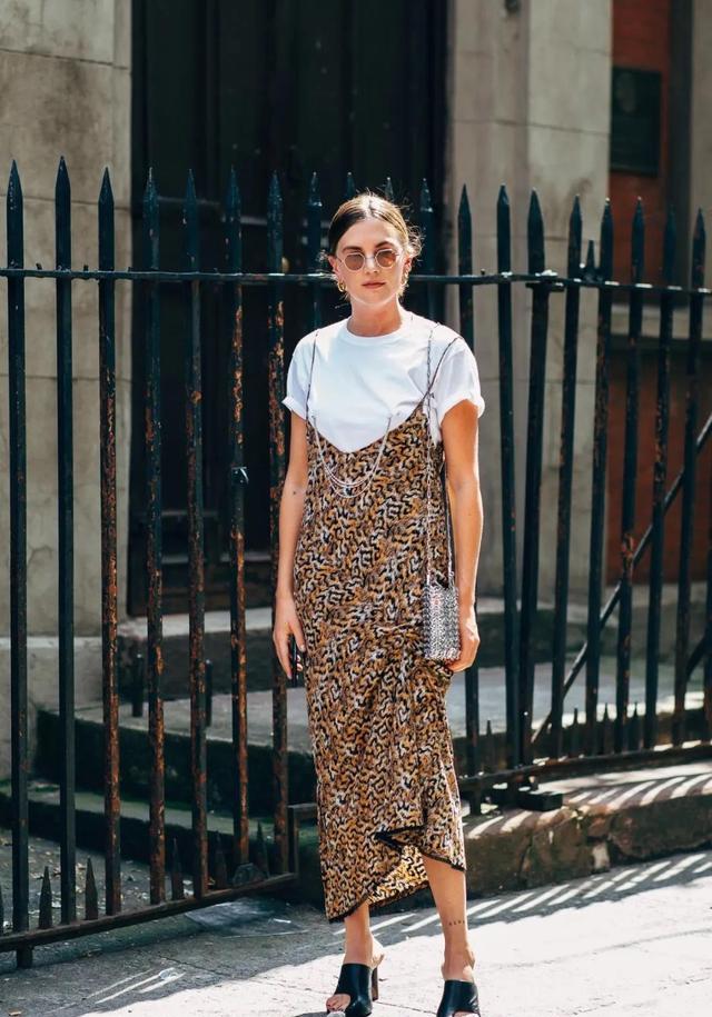 微胖女人穿T恤时，要记住“4不要”，不然显胖还显矮，很没气质