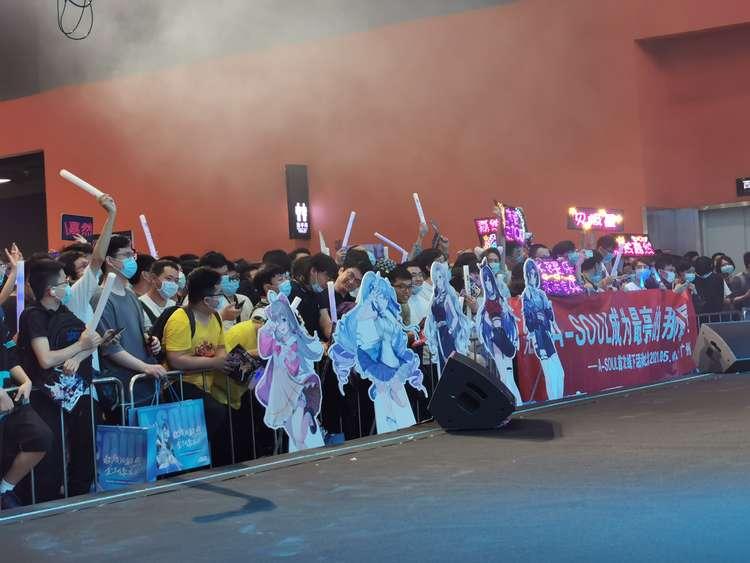 萤火虫漫展空降37只圣嘉然吃空一切A-SOUL少女出动