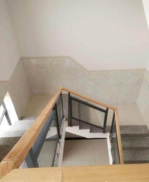 同学家的乡下别墅,同学老家的别墅婚房