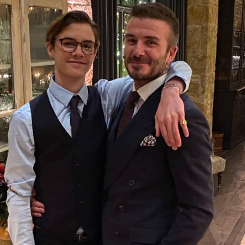 小贝晒三个儿子,小贝儿子为他庆生