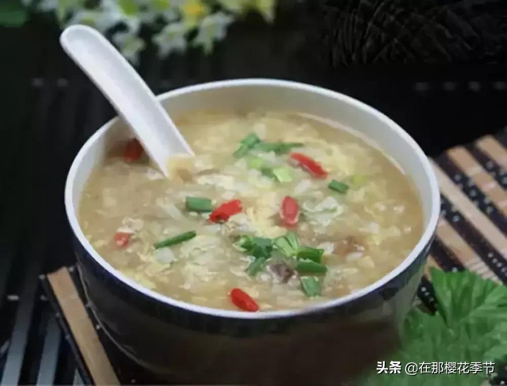 一位客家妈妈用艾草煮水给儿子洗澡，结果万万没想到.