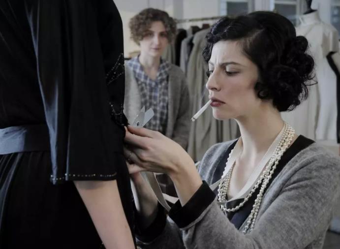 时尚界翘楚香奈儿离开修道院,时尚女王香奈儿的一生