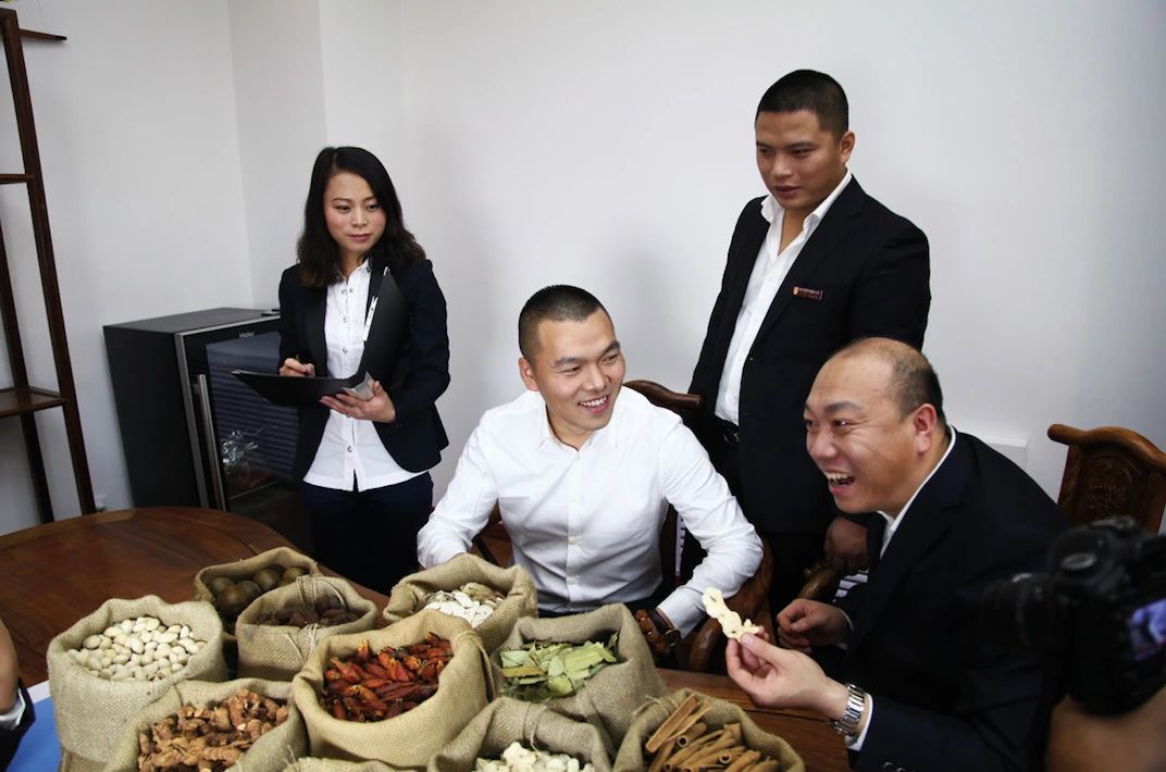 麻辣烫年入50亿,麻辣烫单店年收入300万