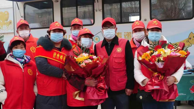 救援车辆、关爱孤寡老人、资助困难女孩……深泽县有支880余人的学雷锋爱心团队