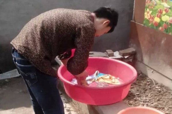 想要宝宝尿布干净柔软，也是有清洗窍门的，看看你是不是这样洗的