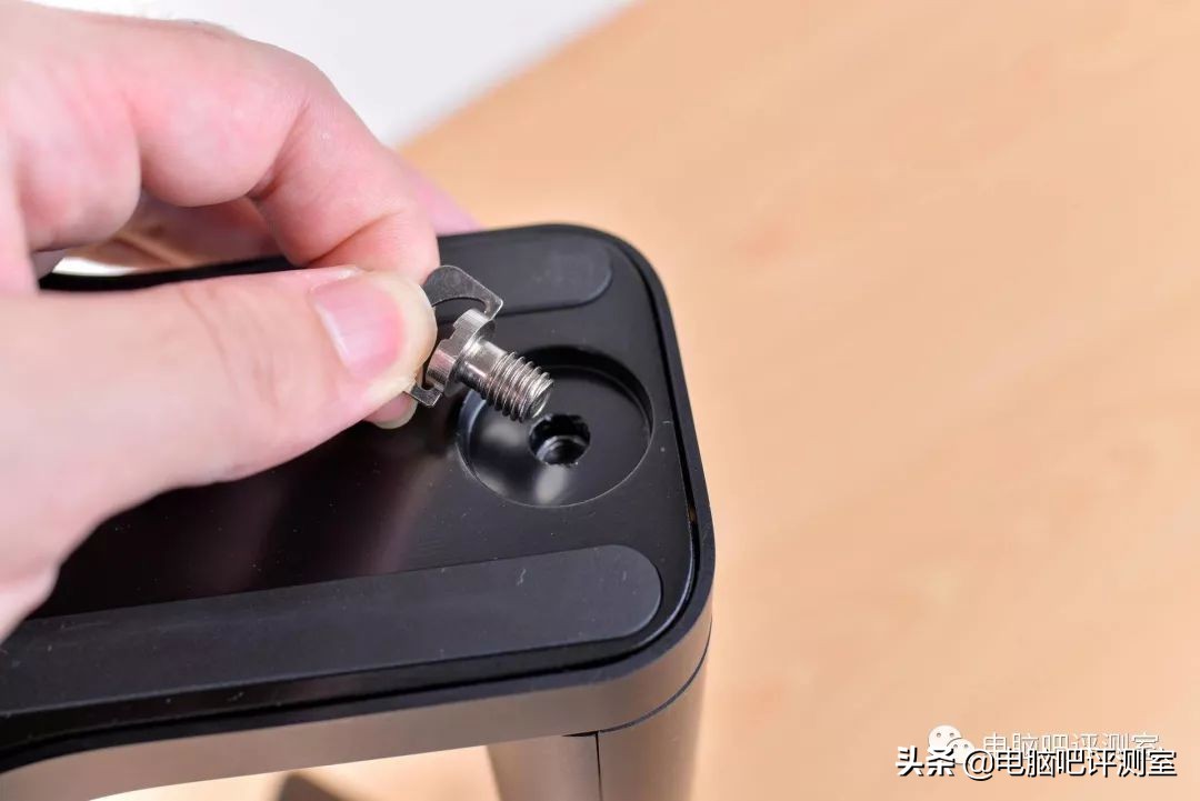 用了两年的小米34寸曲面显示器,小米34寸曲面显示器漏光严重