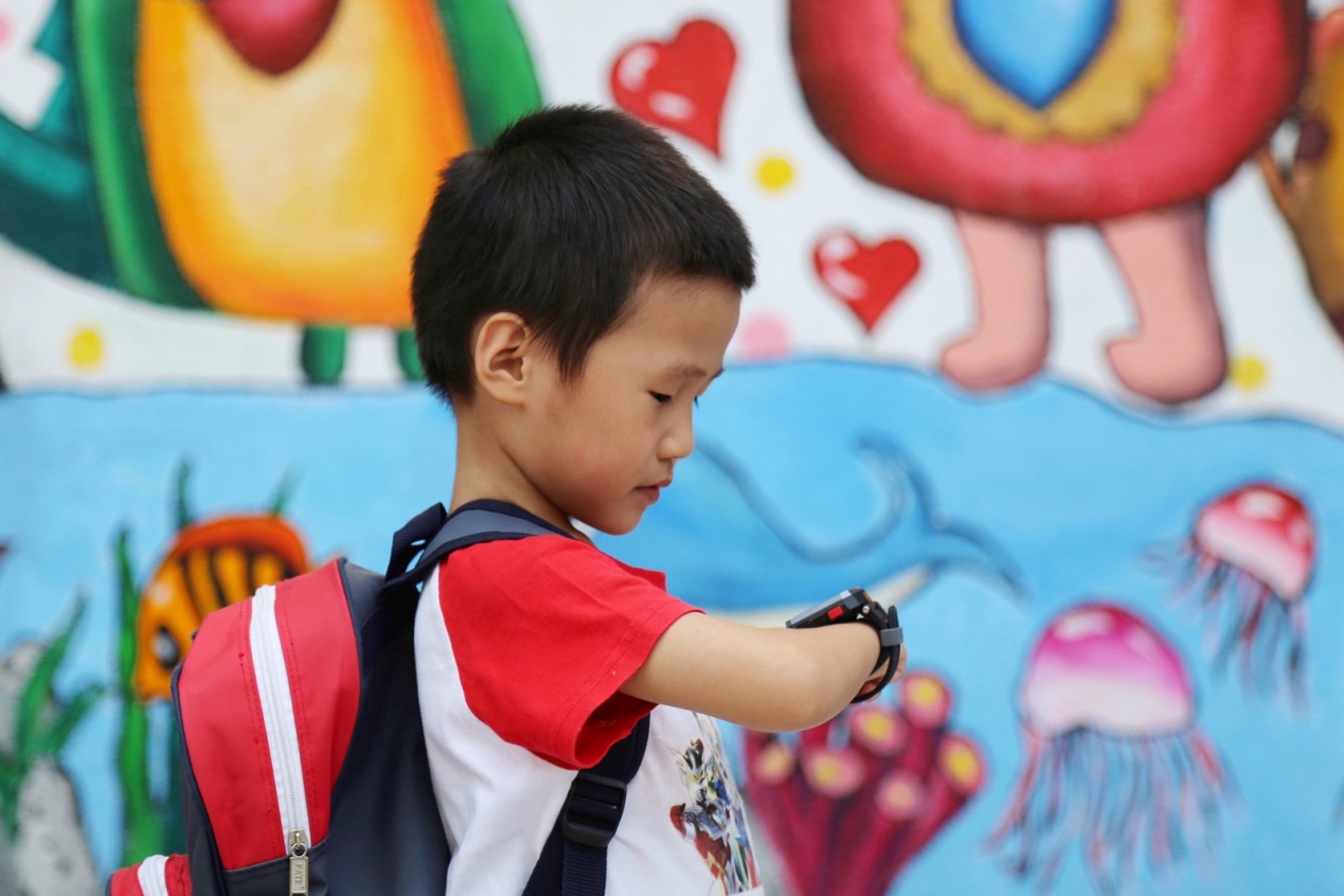 9重精确定位孩子的贴身守护者，华为儿童手表3X体验