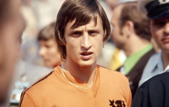 足球全攻全守战术是什么意思,足球全防全攻