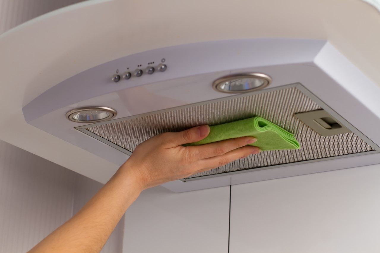 厨房的油烟机用什么方法清理干净,油烟机油污很重怎么才能清理干净