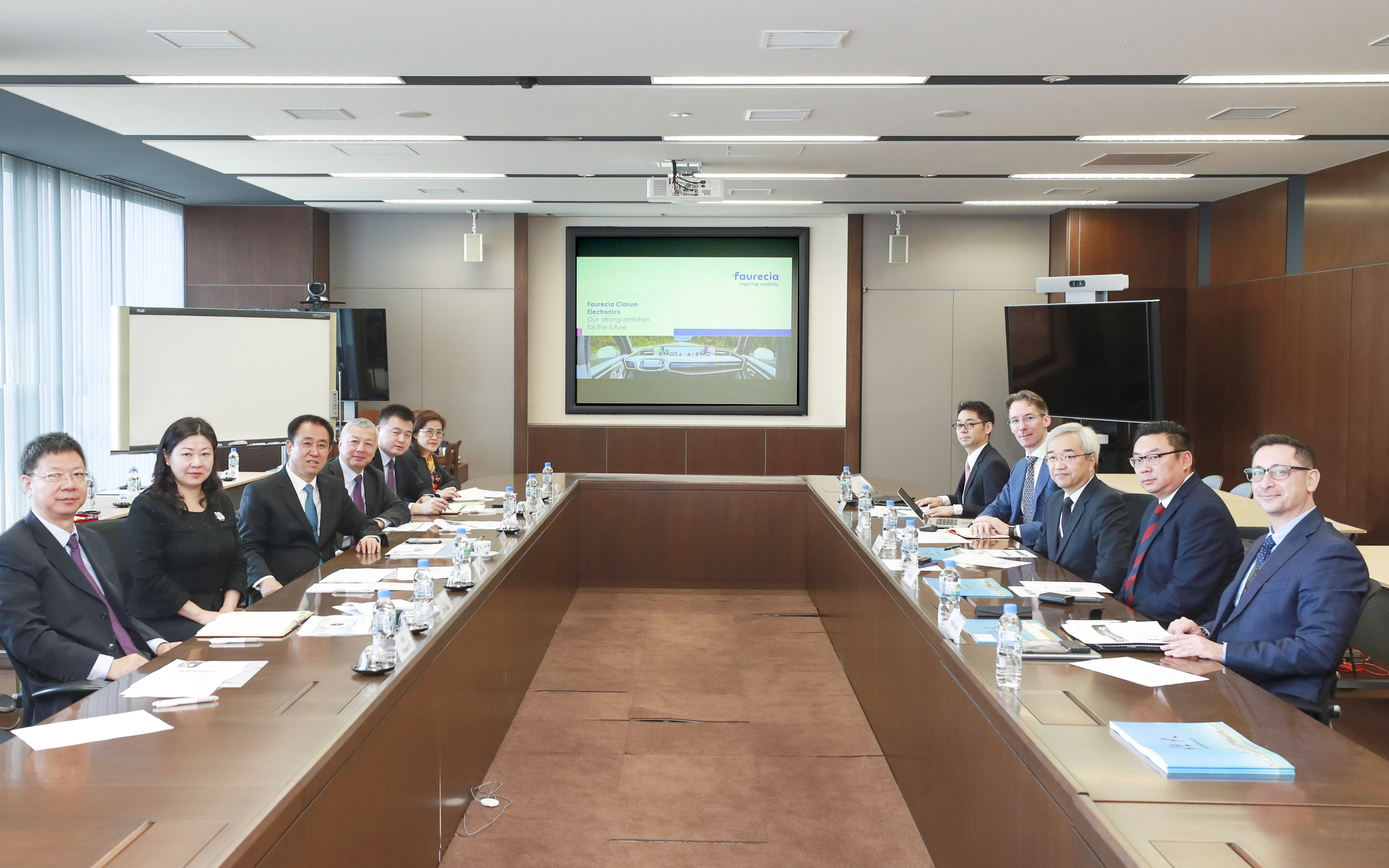 许家印为什么要造汽车,许家印考察世界顶级汽车