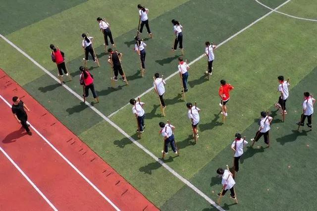 鐮磋В浣撹川鍥板,鐮磋В杩愬姩甯歌璇尯杩堝悜鍋ュ悍鍓嶆部