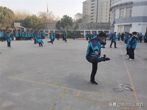 记南京商业学校第一届全员健身运动会