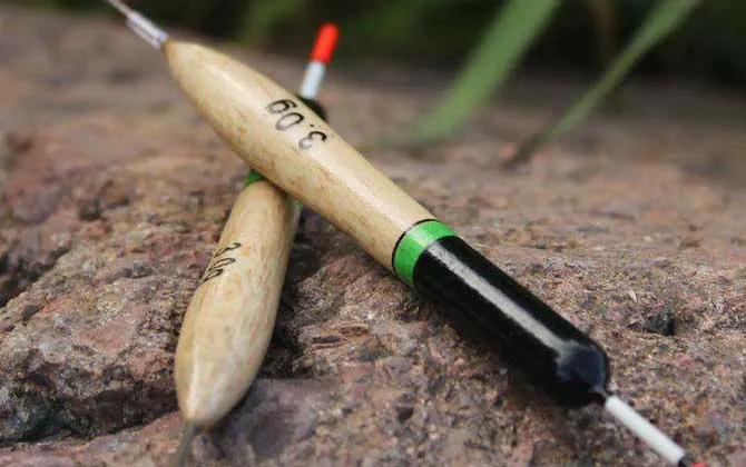 初学者如何选择鱼漂钓鱼,初学者鱼漂安装