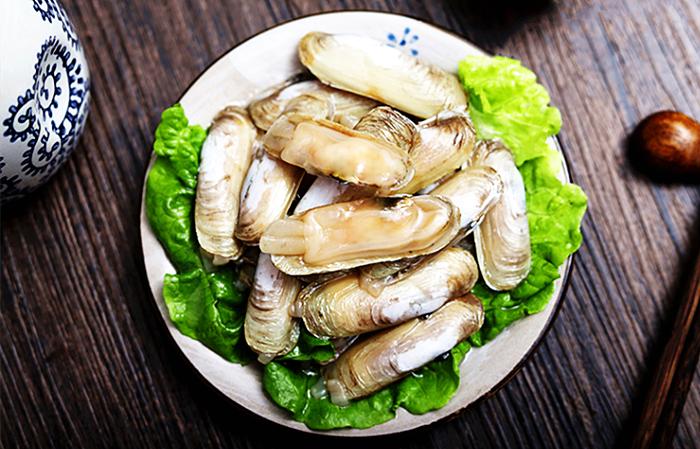 它肉嫩味鲜,被称为“海里的人参”,却深藏泥沙,用盐才能挖出来