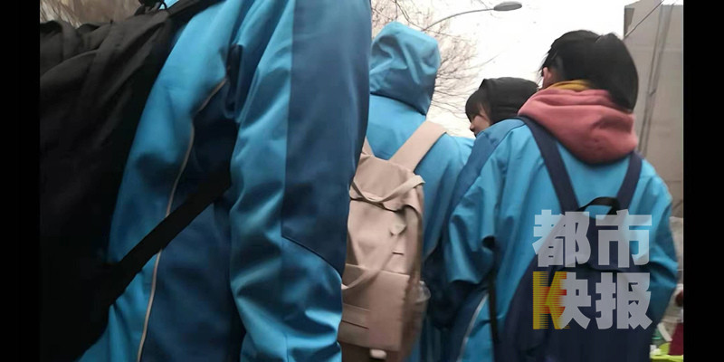 西安一“*人用成品**”店开在学校边中学生觉得太尴尬