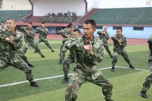 考军校后可以回到原来的大学,考上军校几年能退役