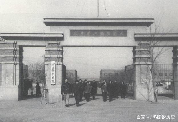 解放初期，中南部老城市成都与北方老城天津相比，谁更繁华呢？