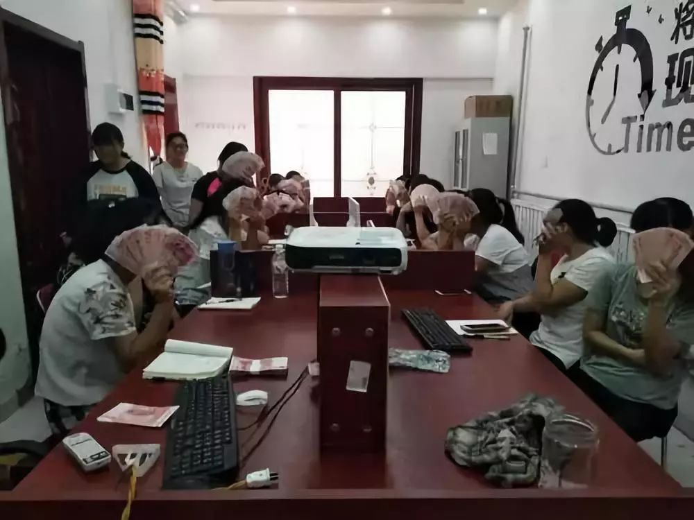 “做号*党**”揭秘暴利江湖：雇上千小编年入3亿