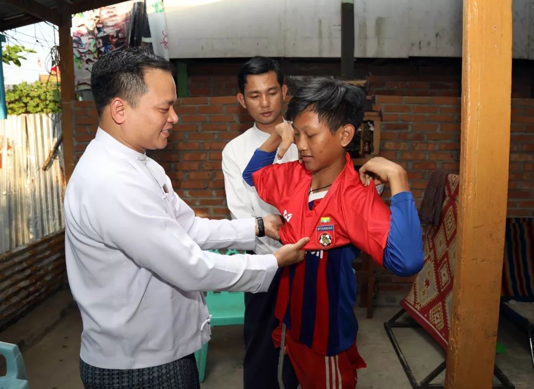 鎴戝彧鏈変竴鏉¤吙,韪㈣冻鐞冪殑灏忕敺瀛╂湁澶氬竻