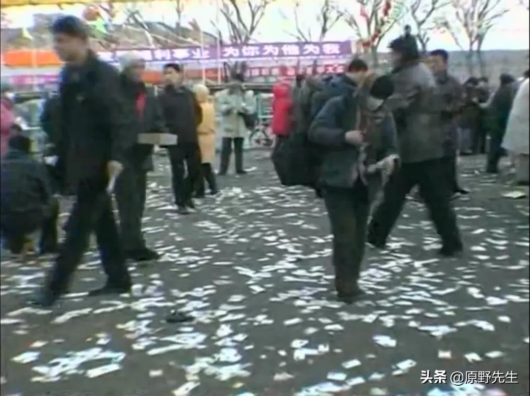 摆地摊一个人真的忙不过来,摆地摊的人怎么发朋友圈