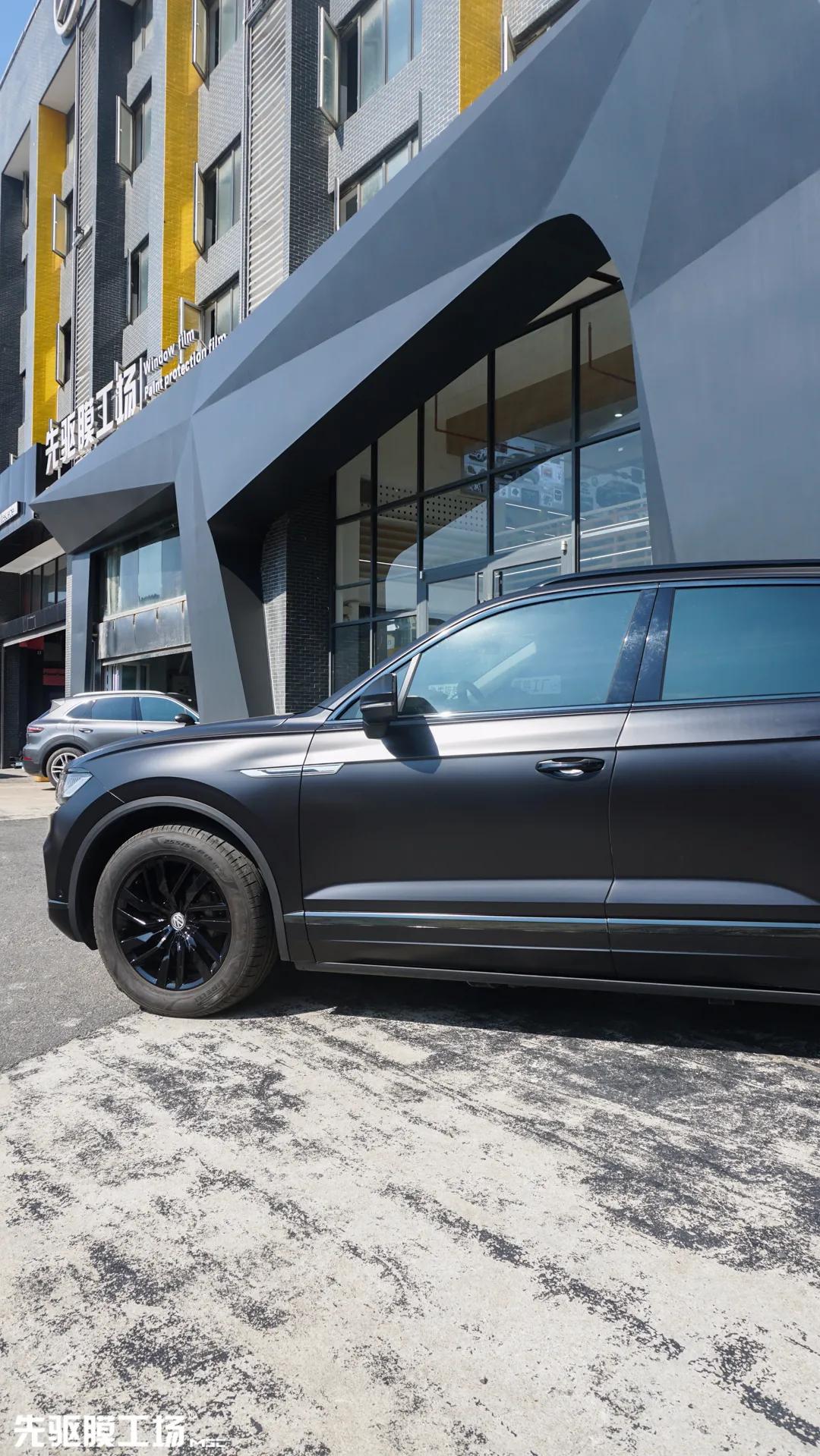 新款途锐漆面保护膜隐形车衣施工,途锐威固隔热膜