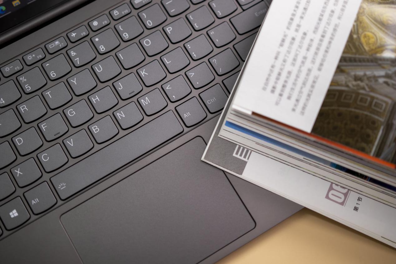 联想yoga13s屏幕显示不完全,联想yoga13s屏幕带膜