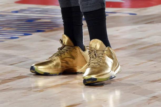 nba球员詹姆斯球鞋上脚,nba球星上脚球鞋詹姆斯18