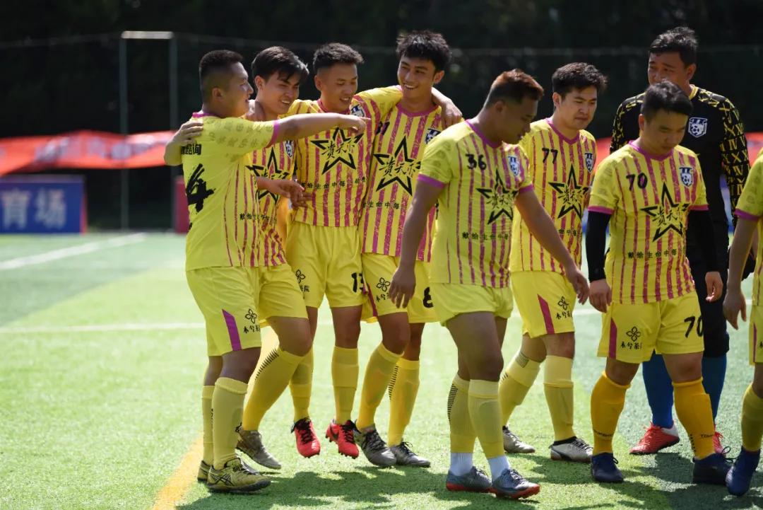 她想@所有人：“明年某日，请务必来捧我的100场！”