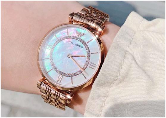 阿玛尼的手表，奢侈中带着神秘，女孩子的手表天堂