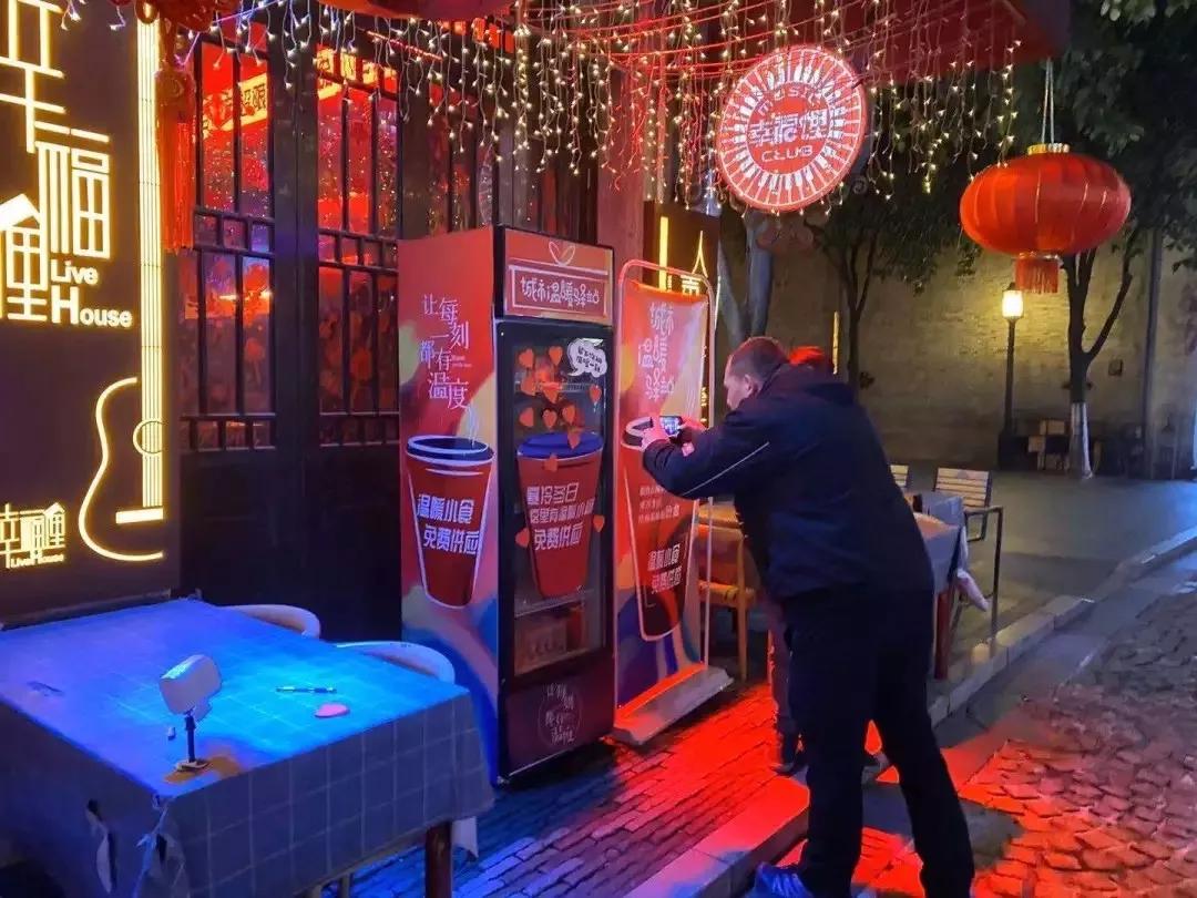 一夜之间，宁波街头突然出现这种柜子！打开一看…温暖无数人