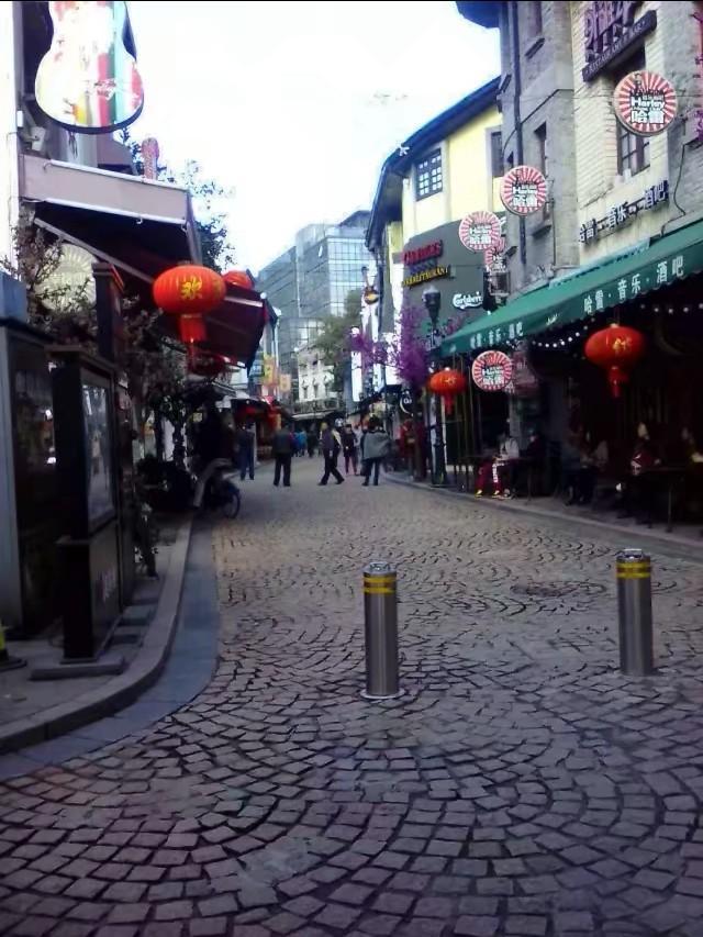 年轻人的儿童乐园,宁波老外滩酒吧一条街