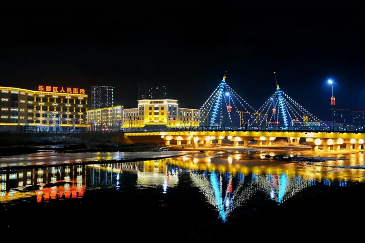 青海海东和格尔木哪个好,格尔木为什么属于海西